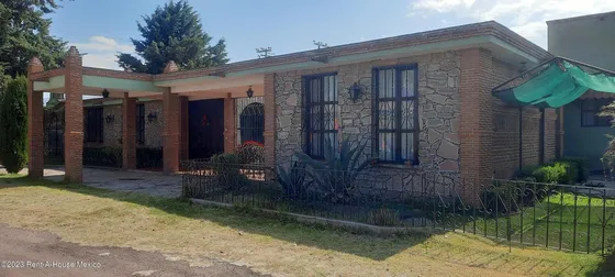 Casa En Venta En Los Reyes Nopala, Tepetlaoxtoc De Hidalgo Jl 25-3060.