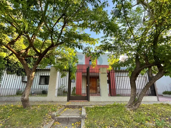 Chalet En Venta De Categoria En Castelar Norte