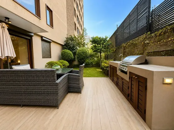 Precioso Departamento Duplex Con Jardín, Vitacura