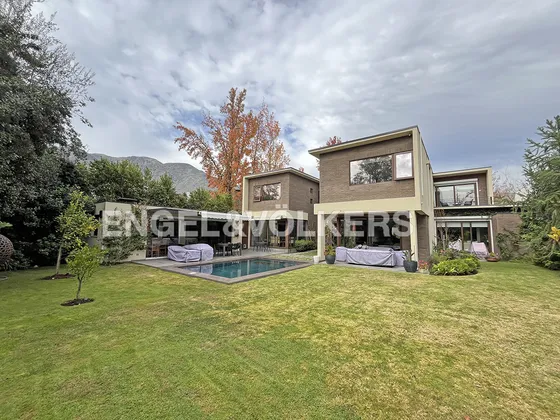 Casa En Venta Los Domínicos - Colegio Wenlock