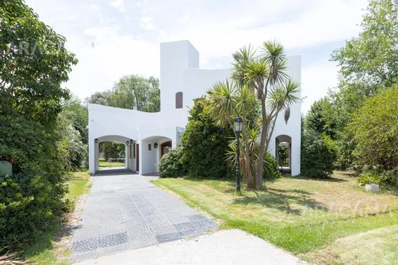 Casa En Venta En El Ombu - Tristan Suarez