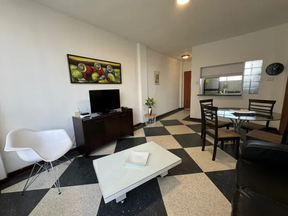 Se Alquila Apartamento En Los Palos Grandes 60 Mt2, Totalmente Amoblado, 2 Hab. 