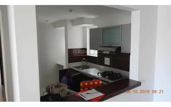 Apartamento De Dos Habitaciones Más Estudio,