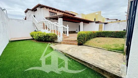 Alquiler De Casa En Margarita. Los Robles Urbanización Cerrada