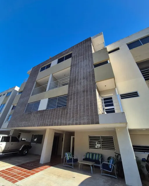 Bello Townhouse En Mañongo Conjunto Res. Altos De Aricagua 