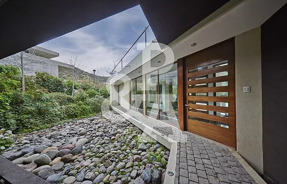 Espectacular Casa / Valle Escondido