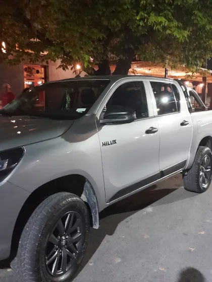 Toyota Hilux 4x4 D/c Dx 2.4 Tdi 6 M/t