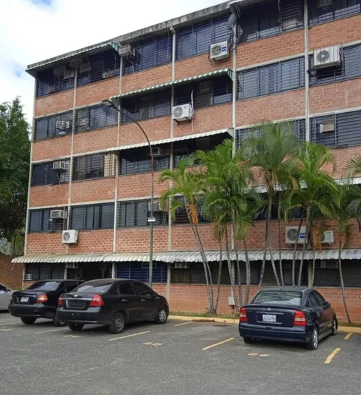 Se Alquila Un Apartamento De 2 Habitaciones, 1 Baño Y 1 Pues