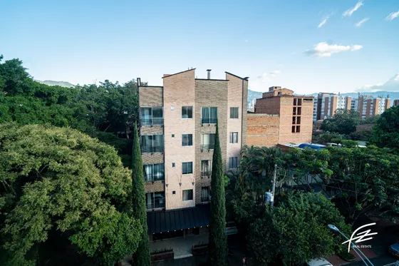 Edificio En El Sector De Laureles 