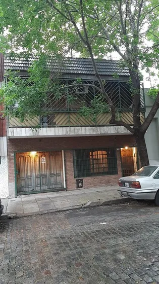 Casa En Venta - 3 Dormitorios 3 Baños - Cocheras - Chacarita
