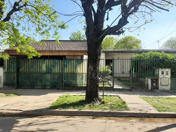 Hermosa Casa Con Tres Dormitorios Apto Credito En Barrio Santa Rita, Jose C Paz