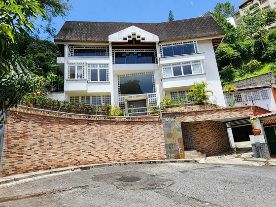 #27-48 Imponente Residencia En Colinas De Bello Monte