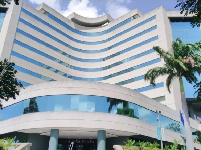 Oficina  En Alquier En El Cc Prefesional Y Comercial Viña Plaza, Torre Movistar, La Viña (vr)