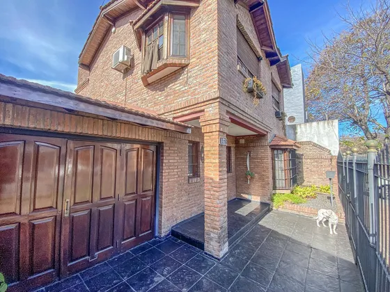 Casa En Venta - 3 Dormitorios 2 Baños - Cochera - 280mts2 - Ituzaingó