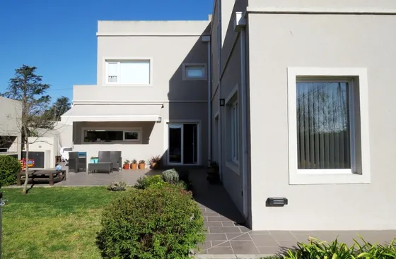 Venta Hermosa Casa Barrio Golf, Tandil