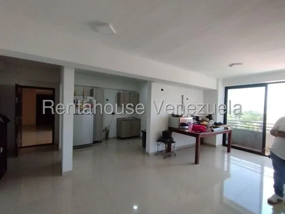 Naudy Escalona Asesores Inmobiliario De Rentahouse Te Ofrecen Hermoso Apartamento; Conjunto Privado Del Oeste Con Piscina