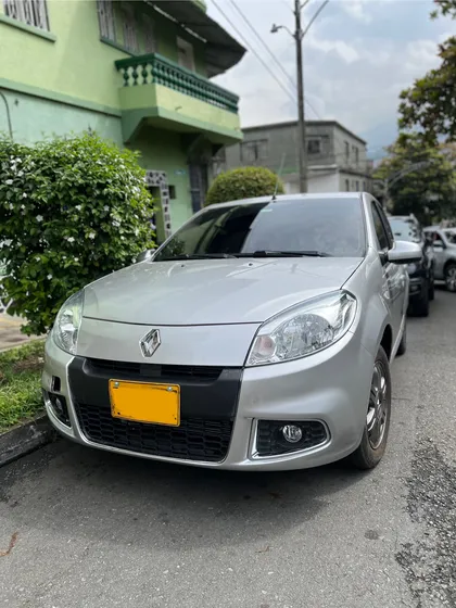 Renault Sandero 1.6 Dynamique 110 Hp