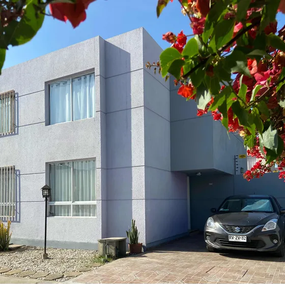 Casa 3 Dormitorios 3 Baños Gasto Común 15.000.-