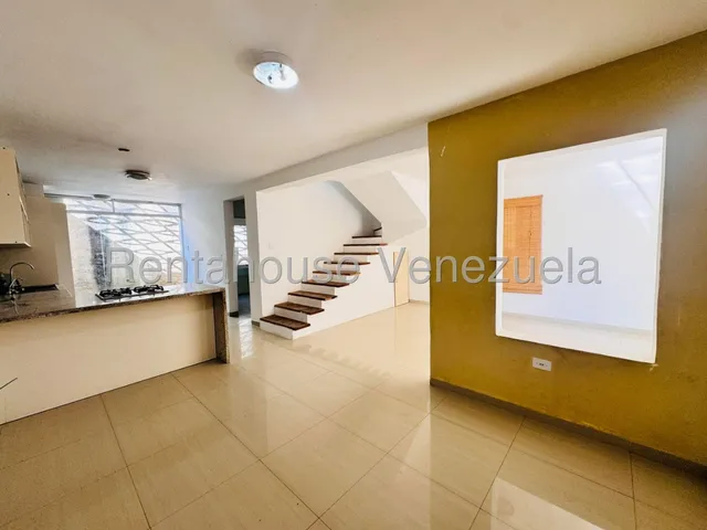 Dennymar, Vende Espectacular Cada En Cabudare, Ofreciendote Espacios Amplios Para Ser Adecuados A Tu Requqrimiento, Brindandote Ambientes Modernos, Distribuida En 2 Niveles 4hab, 3 Baños Y Mas B5aaa9a
