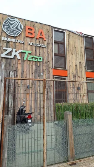 Propiedad Comercial De 2 Pisos En Av Vitacura 2917