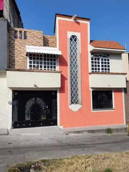 Casa Col. Mariano Escdobedo