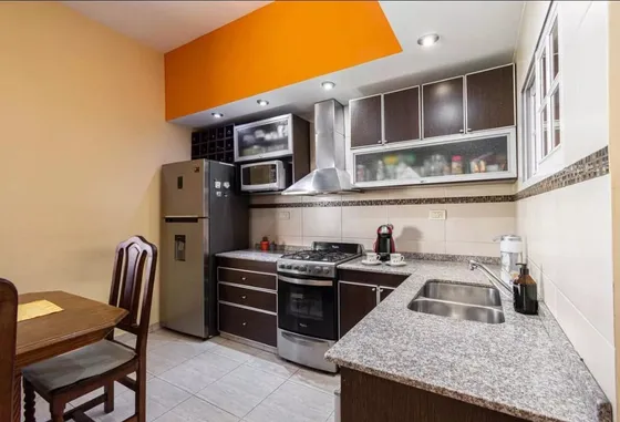 Casa 3 Amb En Venta, Con Quincho Y Terraza Refaccionada Lomas Del Mirador