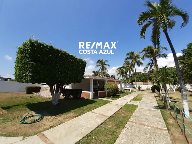 Remax Vende Casa Campestre De 323 M2 Transversal 8, El Tuque