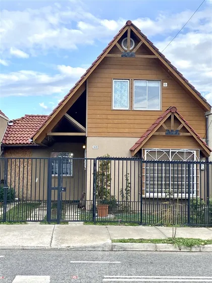 Amplia Casa En Arriendo De 3 Dorm. 3 Baños En Curicó
