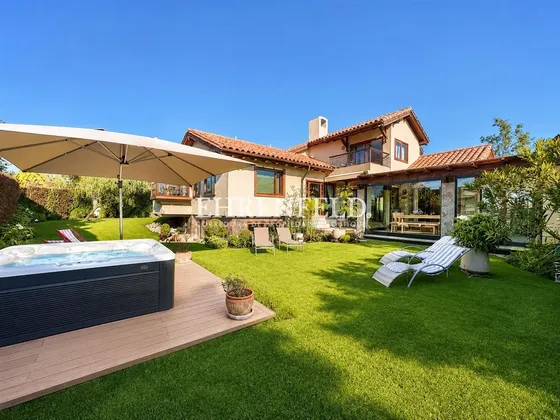 Lomas De Montemar, Concón. Exclusiva Casa De 317 M2 Útiles.