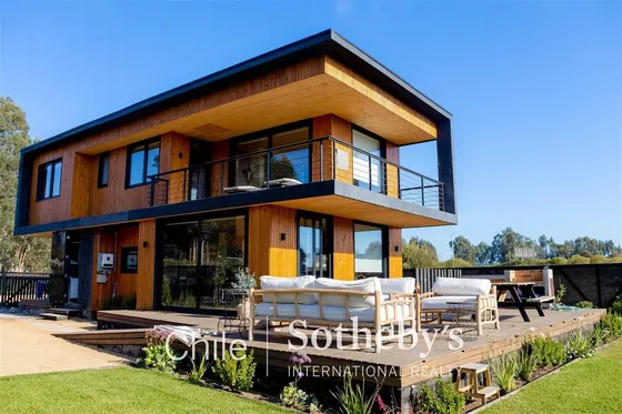 Casa Nueva Con Diseño Moderno Y Paneles Solares