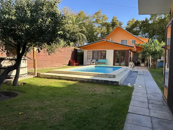Casa En Sector Residencial De Peñaflor