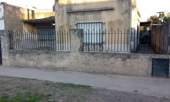Casa  En Venta Ubicado En Malvinas Argentinas, Almirante Brown, G.b.a. Zona Sur