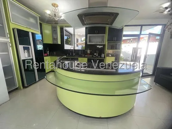 Daniela Linarez Vende Casas Hermosa Y Lujosa Con 2 Pisos Posee Piscina Amplios Espacios Hermosa Vista Panoramica Bellas Areas Comunes Zona Este Barquisimeto Lara
