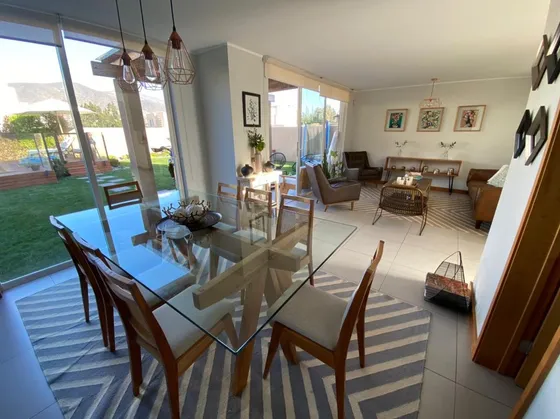 Casa En Condominio Con Excelente Ubicación Y Segur...