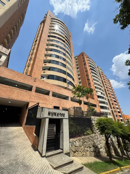 Apartamento En Urbanización El Parral. Residencias Roraima.