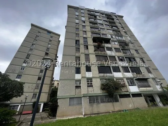 Se Vende En Colinas De Bello Monte Maravilloso Apartamento Con Vista, Aire Acondicionado Aunque Posee Clima De Montaña,  El Inmueble Está Totalmente Listo Para Habitar Vi Mls #25-1986 