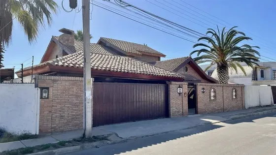 Casa En Venta De 4 Dorm. En Coquimbo