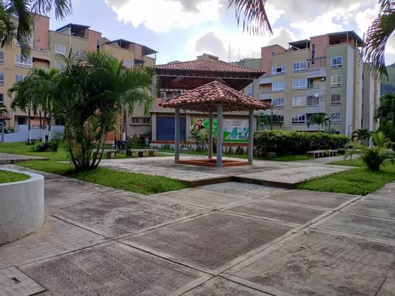 En Venta Bello Penthouse En San Diego, Residencias Paso Real. Ab