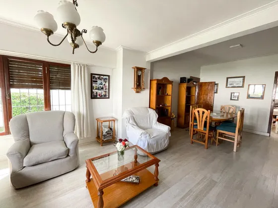 Impecable Casa En Venta  5 Ambientes, 3 Baños, Quincho Tandil.