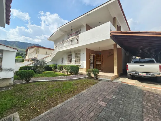 Casa En Venta Urbanización La Floresta Maracay