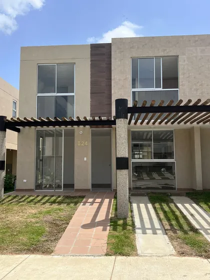 Excelente Inversión: Casa En Venta Con Alta Plusvalía Cod. 50276