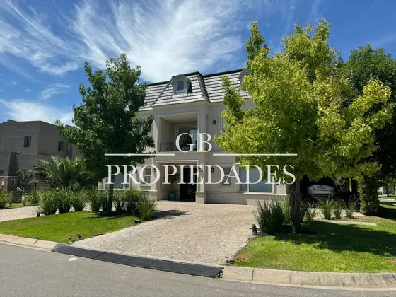 Venta De Casa 9 Ambientes En Ayres Plaza, Pilar