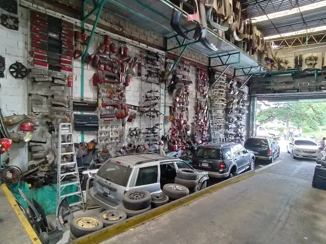 Se Alquila Espectacular Galpón En La Calle Comercio De La Yaguara. Solo Cliente Directo. (r.o)