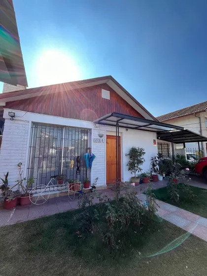 Hermosa Casa En Venta, En Macul 