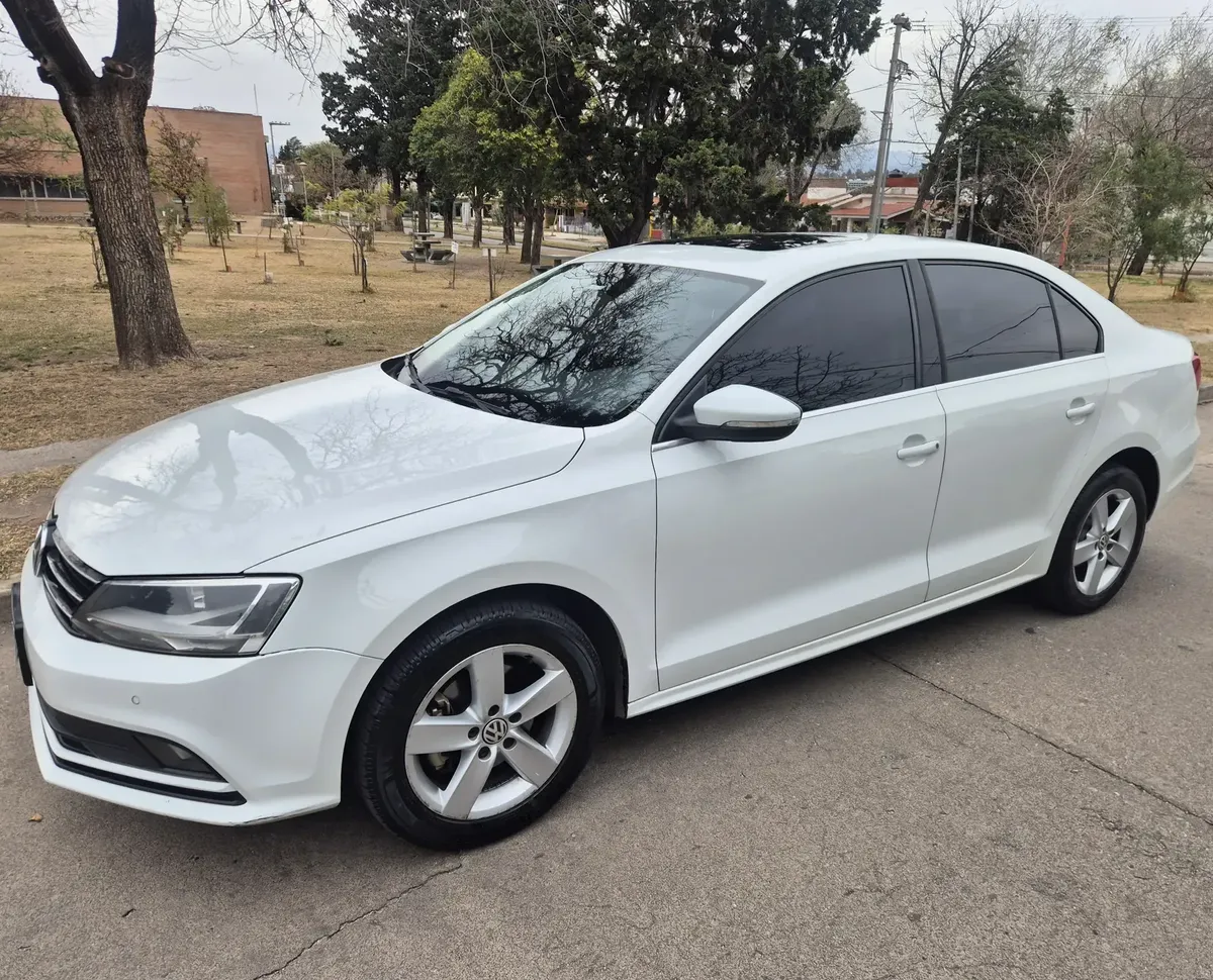 Volkswagen Vento 2.5 Luxury 170cv