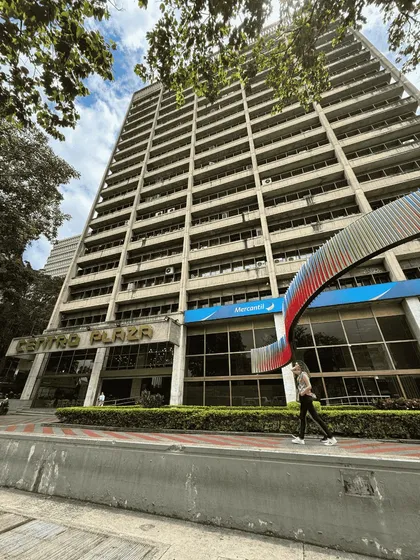 Alquiler / Local Comercial / Centro Plaza / 53 Mts² / 4c / 1b