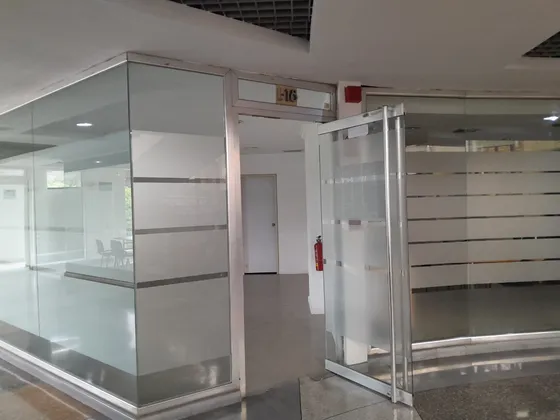 Grey Zuloaga Y Javier Philip Inzitu Realtors Alquilan Local Comercial En El Centro Comercial Otama Urbanizacion El Viñedo Valencia Carabobo Venezuela