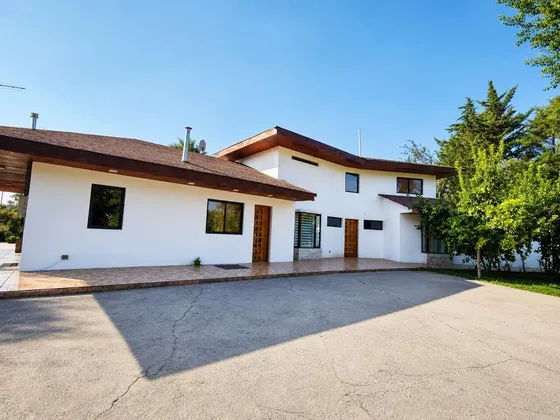 Espectacular Y Amplia Casa Moderna En Sector Chicureo