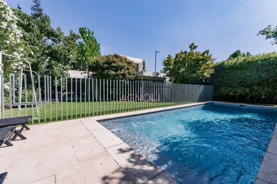 Casa En Venta De 7 Dorm. En Lo Barnechea