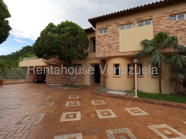 Ivonne Bracho Vende Espaciosa Casa En Exclusivo Conjunto Residencial En El Pedregal, Este De Barquisimeto. #25-9621